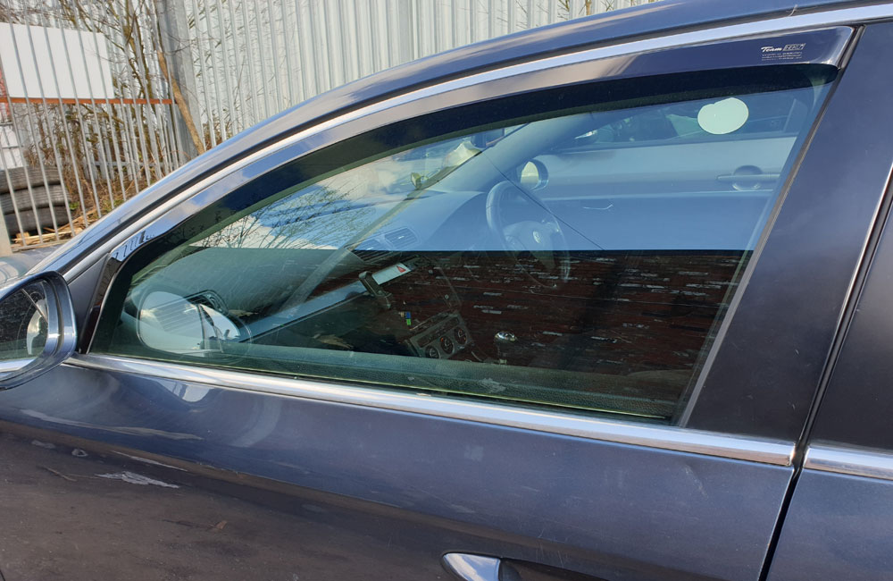 VW Passat TDI Sport Door window glass passenger side front
